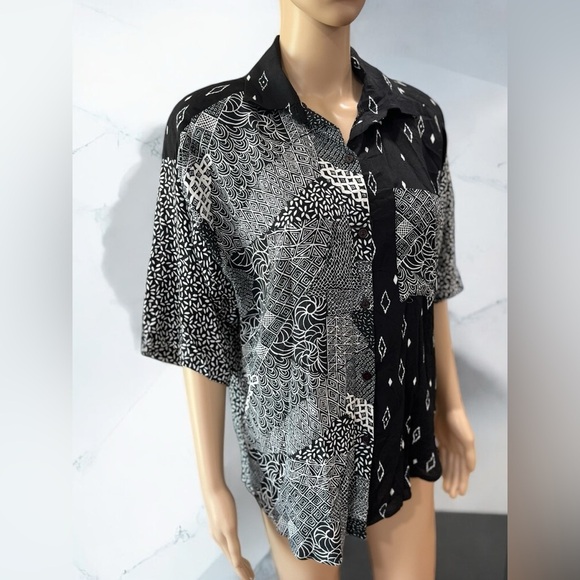 Vintage 80’s color block oversized Black and White tribal patterned blouse-L - Picture 2 of 8